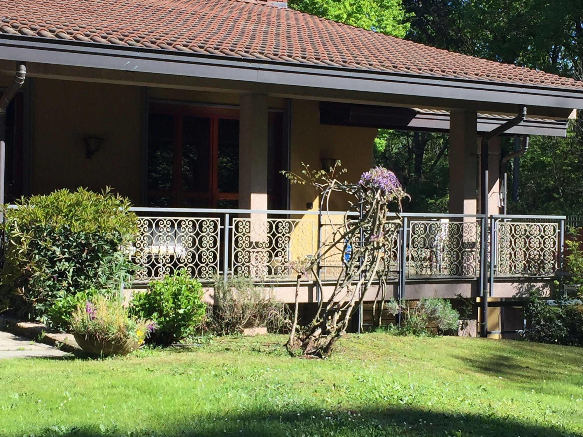 Bed&Garden Bed & Breakfast Cesate Eksteriør bilde